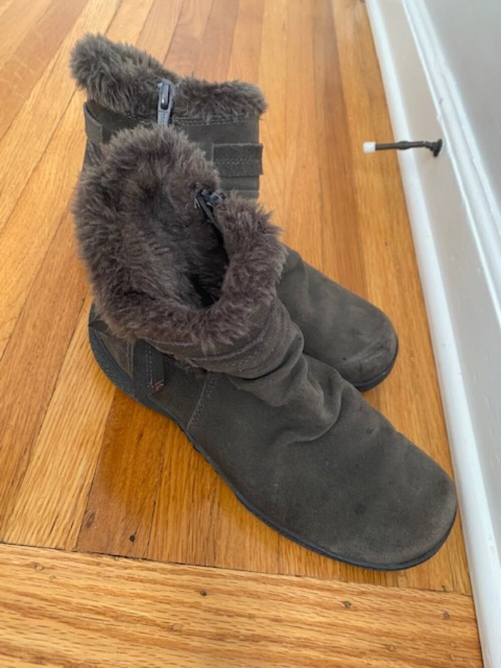 Women's fur-lined Bear Traps boots - Size 8-8.5